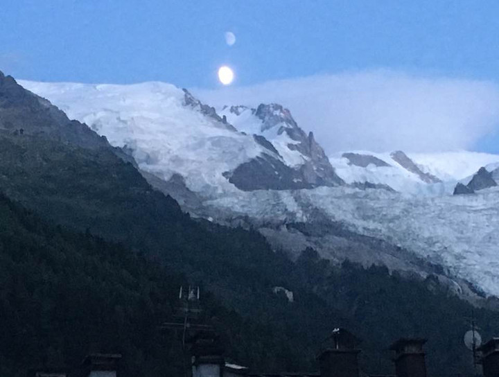 20604670_1429851567100711_589293631